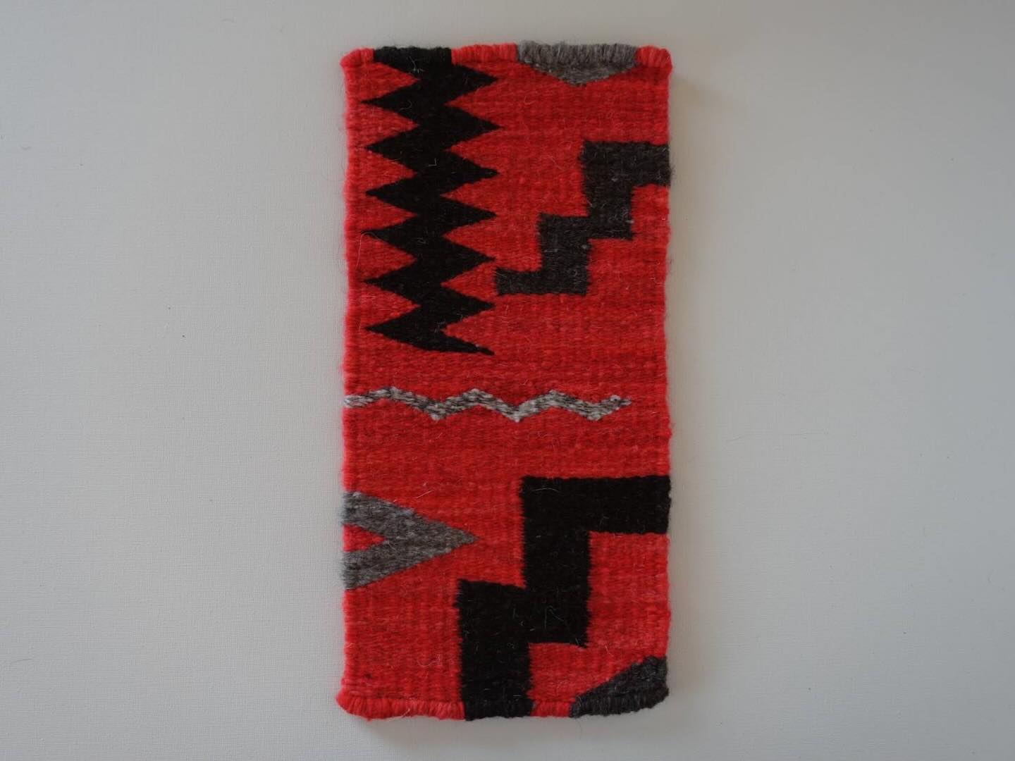 村井由美子　タペテ
@tapetelana 

明日(木)も定休日いただきます

明後日(金)からはまた
Tapetelana  村井由美子 手織り展🇲🇽🧶
11/25(火)まで
12:00-17:00
水木休み
○年内の営業も11/25までです○