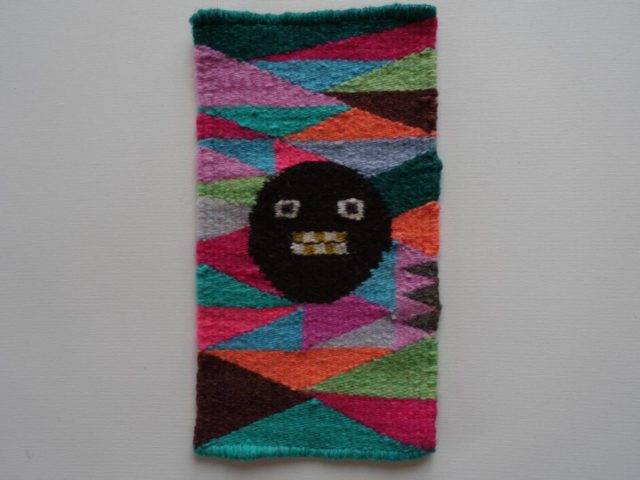 村井由美子　タペテ
@tapetelana 

明日24日はただいま展示中の村井さんが在廊いたします🇲🇽🧶

そして、明日は高橋京子さんの麦わら帽子ワークショップがあります👒
(アノカルパはお休みです🙏)

アノニムギャラリーの営業は明後日25日まで！
12:00-17:00の営業時間でお待ちしております