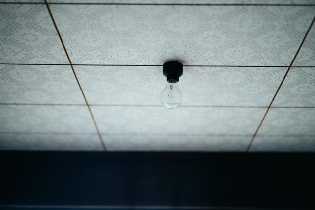 【営業スタート】
ご無沙汰しております。
冬期休業をいただいておりますアノニムギャラリーですが、来週4月24日(金)より2026年の営業をスタートいたします。

毎年この時期になると、お店の平面図を描くことから準備がはじまります。
どこに何を置くかを考え、手持ちの什器を配置しながら、ざくっと空間を組み立てていきます。

長野に戻ると、その図面をもとに実際の配置を整え、店内が少しずつかたちになっていきます。
こうした作業をしながら毎年、ああ、はじまってしまう！と湧き上がるテンションを感じます。

今年も新しい気持ちで準備を進めています。
ぜひ足をお運びいただけたら嬉しいです。

営業最初の展覧会は、市川りえさんの衣服展です。
どうぞお楽しみに。

「市川りえ　衣服展」
@_rieichikawa_ 
4/24(金)-5/12(火)  12:00-17:00
水木休み

衣服展の詳細はまた改めて投稿いたします。