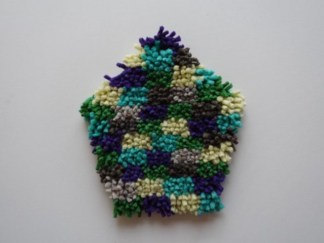 村井由美子　座布団
@tapetelana 

明日(水)、明後日(木)は定休日です

開催中の展覧会
Tapetelana  村井由美子 手織り展🇲🇽🧶
11/25(火)まで
12:00-17:00
水木休み