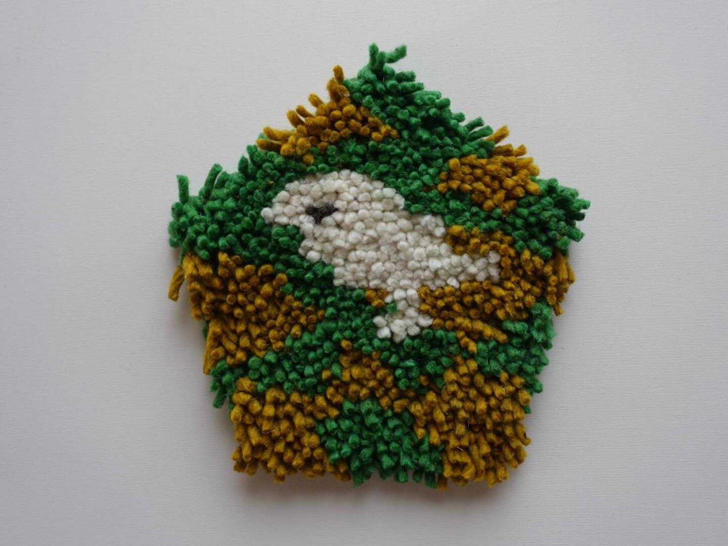 村井由美子　座布団
@tapetelana 

明日(日)も「tapetelana 手織り展」お待ちしています🇲🇽🧶

明後日24日(月・祝)は高橋京子さんの麦わら帽子づくりのワークショップがあります👒
今月アノカルパはお休みです

Tapetelana  村井由美子 手織り展
11/25(火)まで
12:00-17:00
○年内の営業も11/25までとなります○